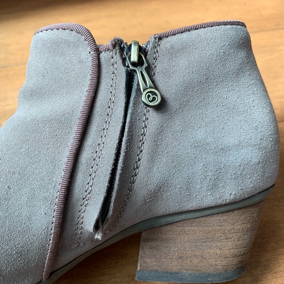 ☔️ Blondo | Villa WATERPROOF gray suede booties. - Picture 4 of 7